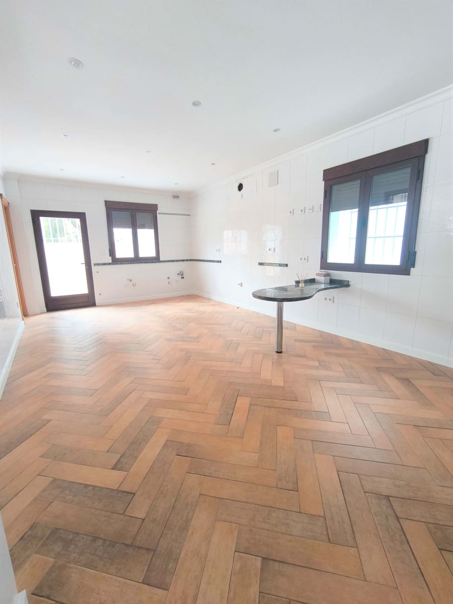 5 slaapkamer Huis te koop in Huelva stad met zwembad garage - € 1.010.000 (Ref: 9988728)