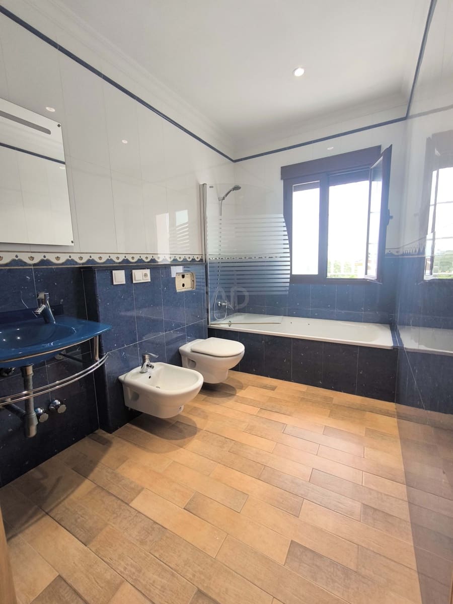 5 slaapkamer Huis te koop in Huelva stad met zwembad garage - € 1.010.000 (Ref: 9988728)
