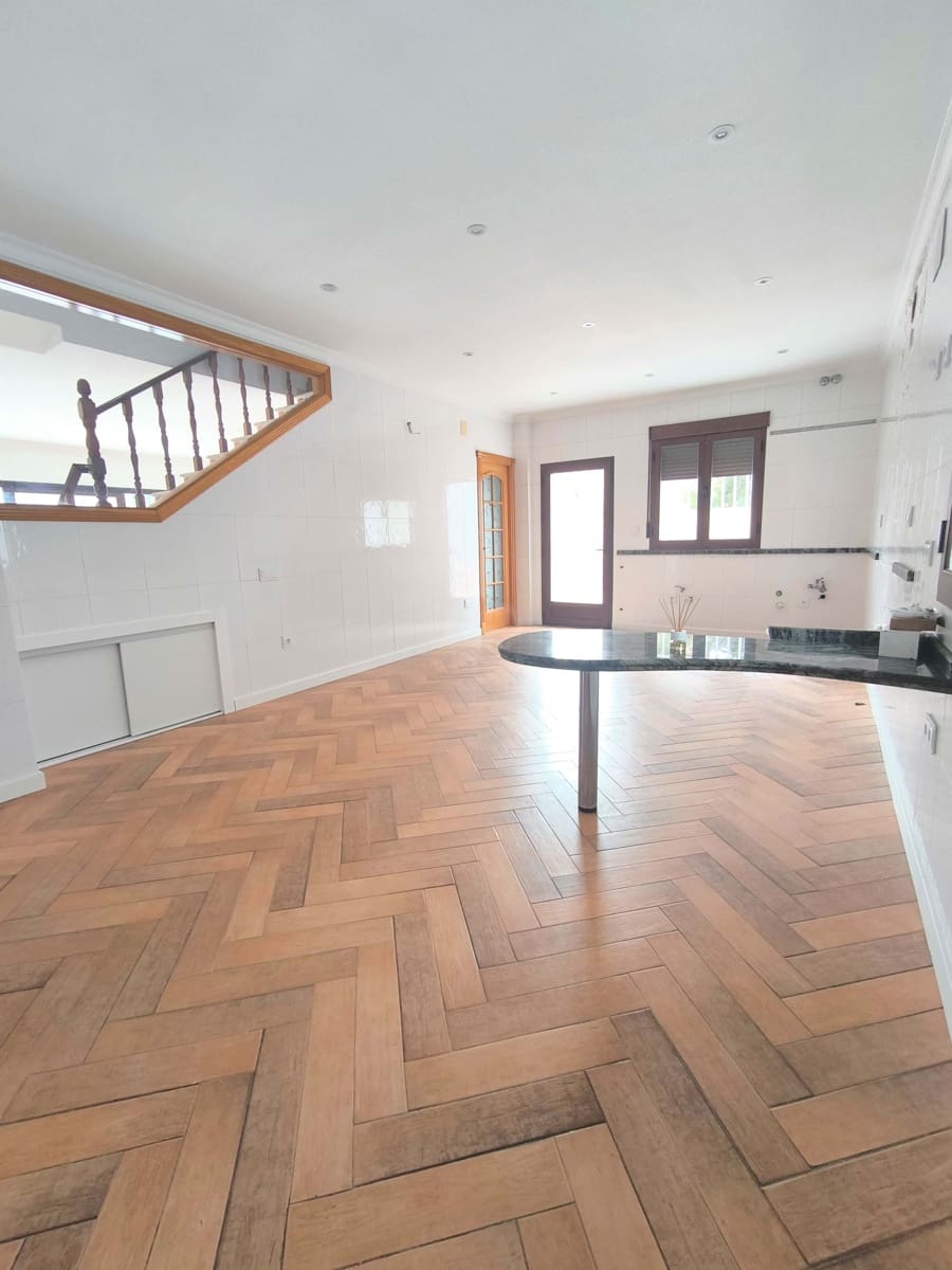 5 slaapkamer Huis te koop in Huelva stad met zwembad garage - € 1.010.000 (Ref: 9988728)