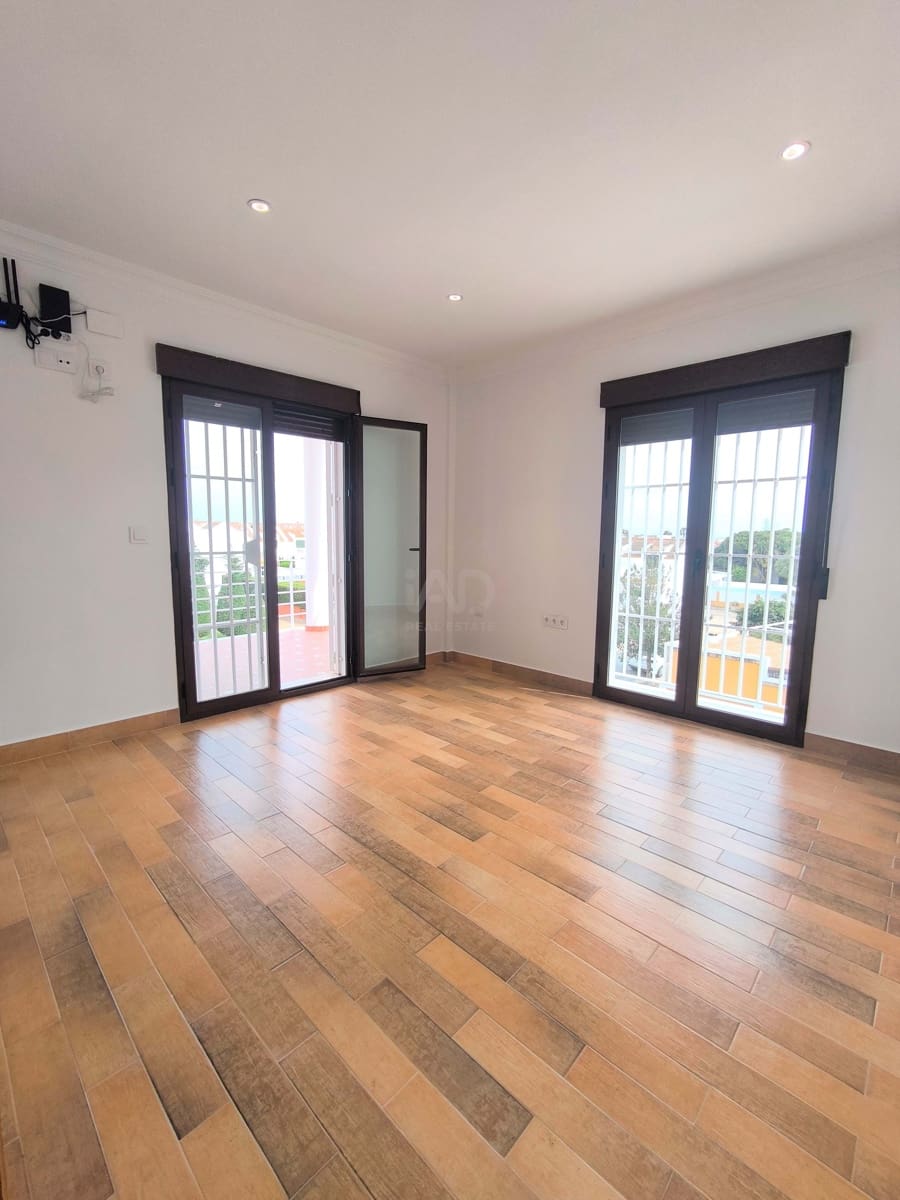 5 slaapkamer Huis te koop in Huelva stad met zwembad garage - € 1.010.000 (Ref: 9988728)