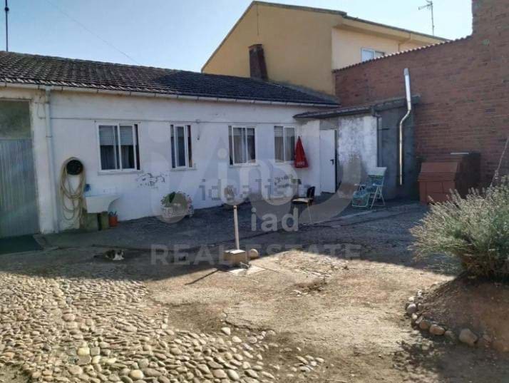 4 Zimmer Haus zu verkaufen in Leon Stadt mit Garage - 75.000 € (Ref: 9988733)