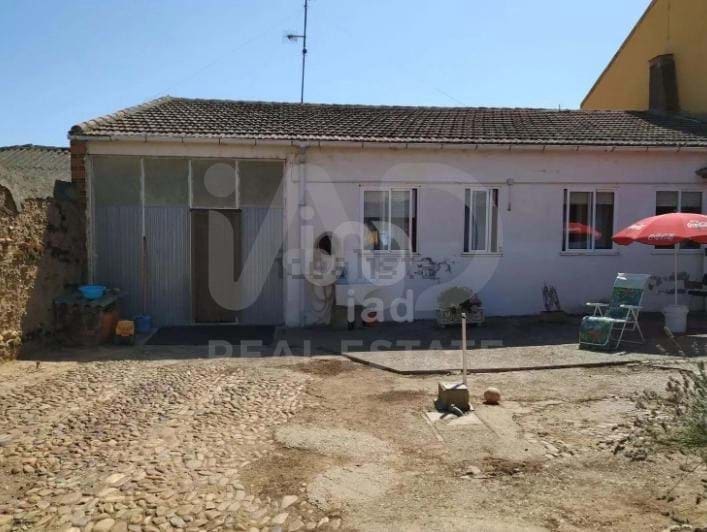 4 Zimmer Haus zu verkaufen in Leon Stadt mit Garage - 75.000 € (Ref: 9988733)