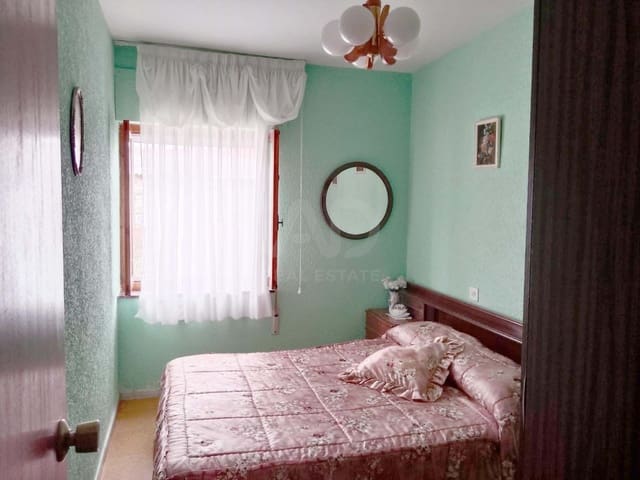 4 Zimmer Haus zu verkaufen in León Stadt mit Garage - 75.000 € (Ref: 9988733)
