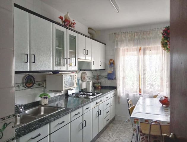 4 Zimmer Haus zu verkaufen in León Stadt mit Garage - 75.000 € (Ref: 9988733)