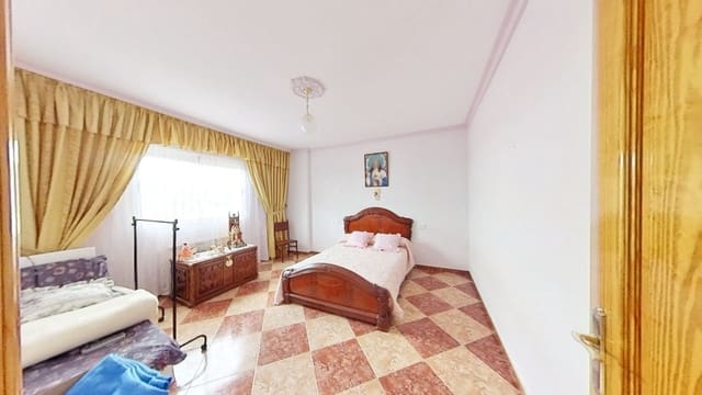 4 sypialnia Finka/Dom wiejski na sprzedaż w Miasto Grenada z garażem - 250 000 € (Ref: 9988734)