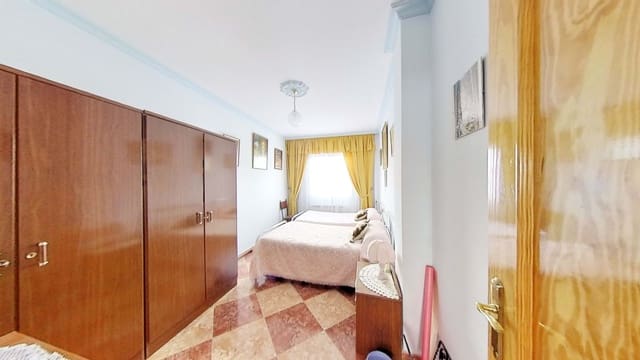 4 sypialnia Finka/Dom wiejski na sprzedaż w Miasto Grenada z garażem - 250 000 € (Ref: 9988734)