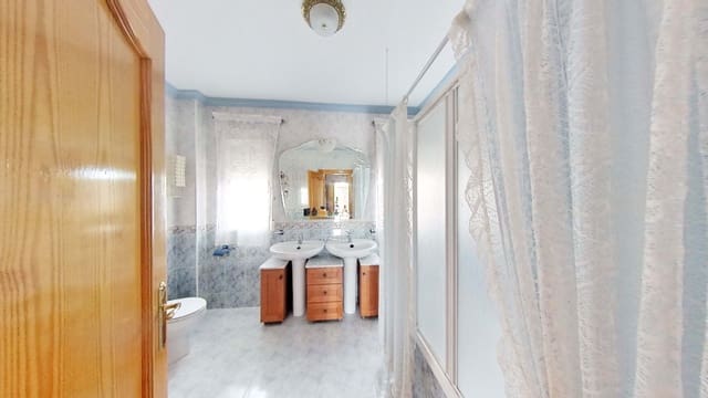 4 sypialnia Finka/Dom wiejski na sprzedaż w Miasto Grenada z garażem - 250 000 € (Ref: 9988734)