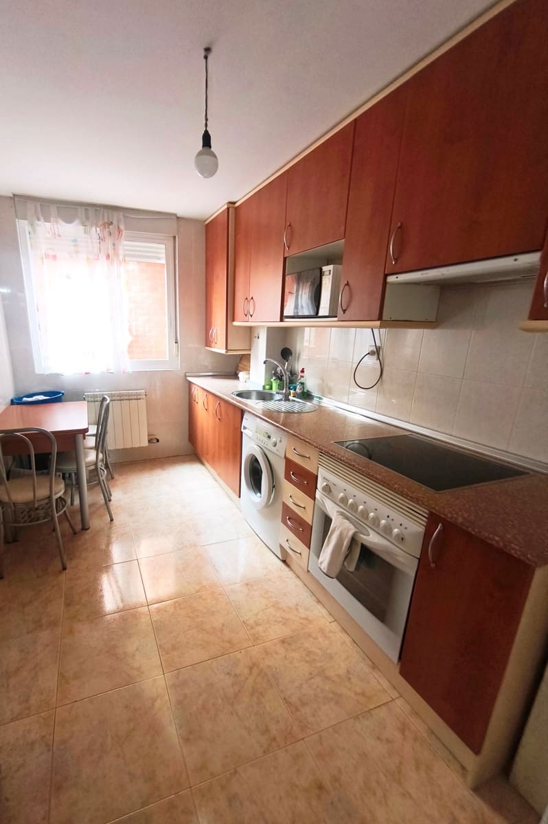 3 soveværelse Lejlighed til salg i Leon by med garage - € 85.000 (Ref: 9988737)