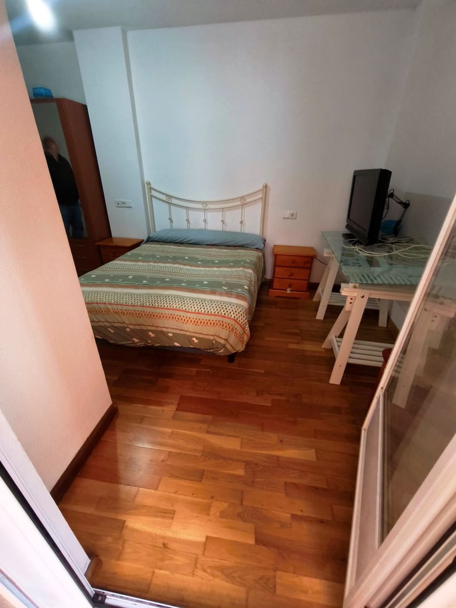 3 soveværelse Lejlighed til salg i Leon by med garage - € 85.000 (Ref: 9988737)