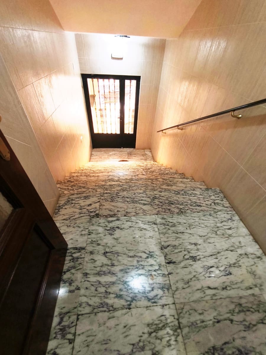 3 soveværelse Lejlighed til salg i Leon by med garage - € 85.000 (Ref: 9988737)