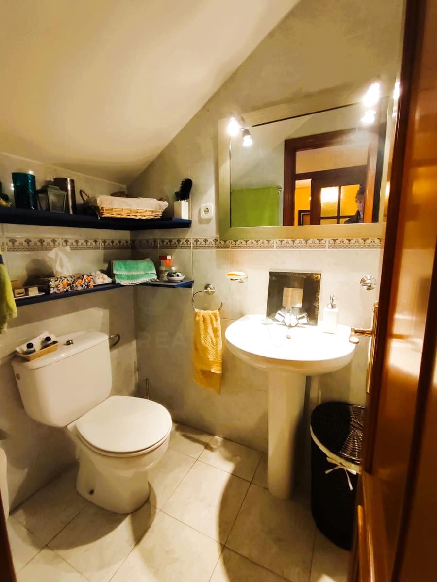 3 bedroom Villa for sale in Leon city with garage - € 244,000 (Ref: 9988738)