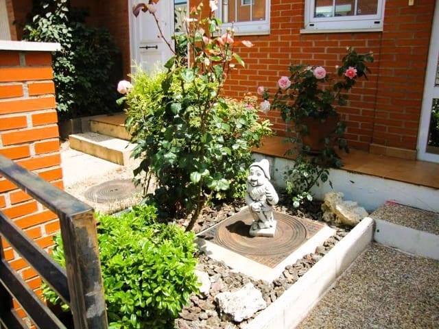 3 soverom Villa til salgs i San Andrés del Rabanedo med garasje - € 244 000 (Ref: 9988738)