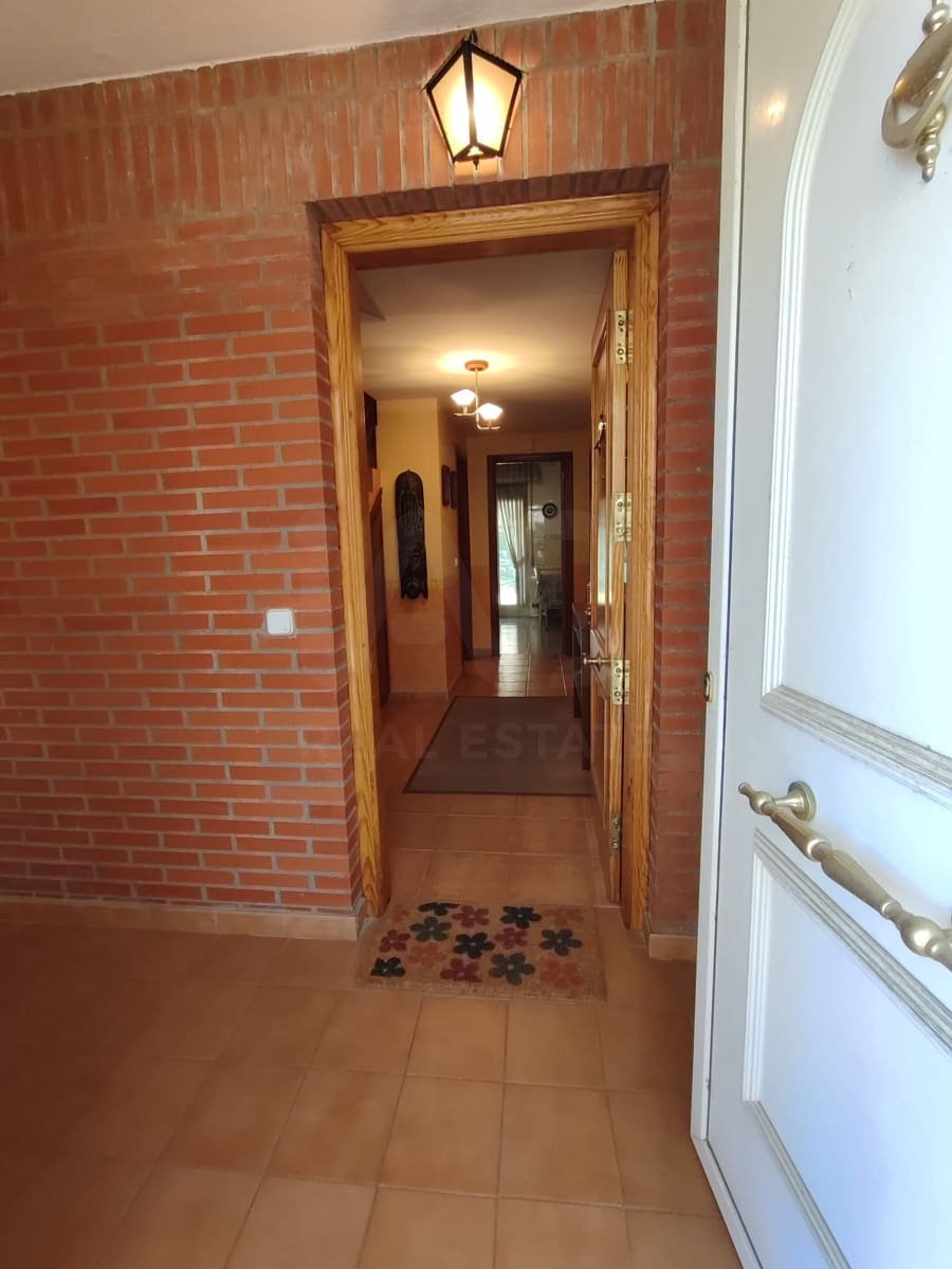3 bedroom Villa for sale in Leon city with garage - € 244,000 (Ref: 9988738)