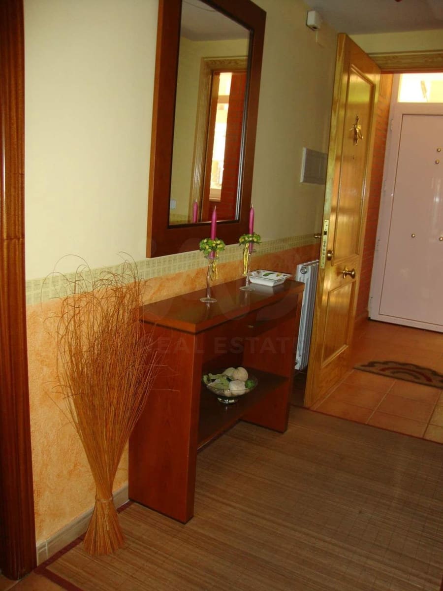 3 bedroom Villa for sale in Leon city with garage - € 244,000 (Ref: 9988738)