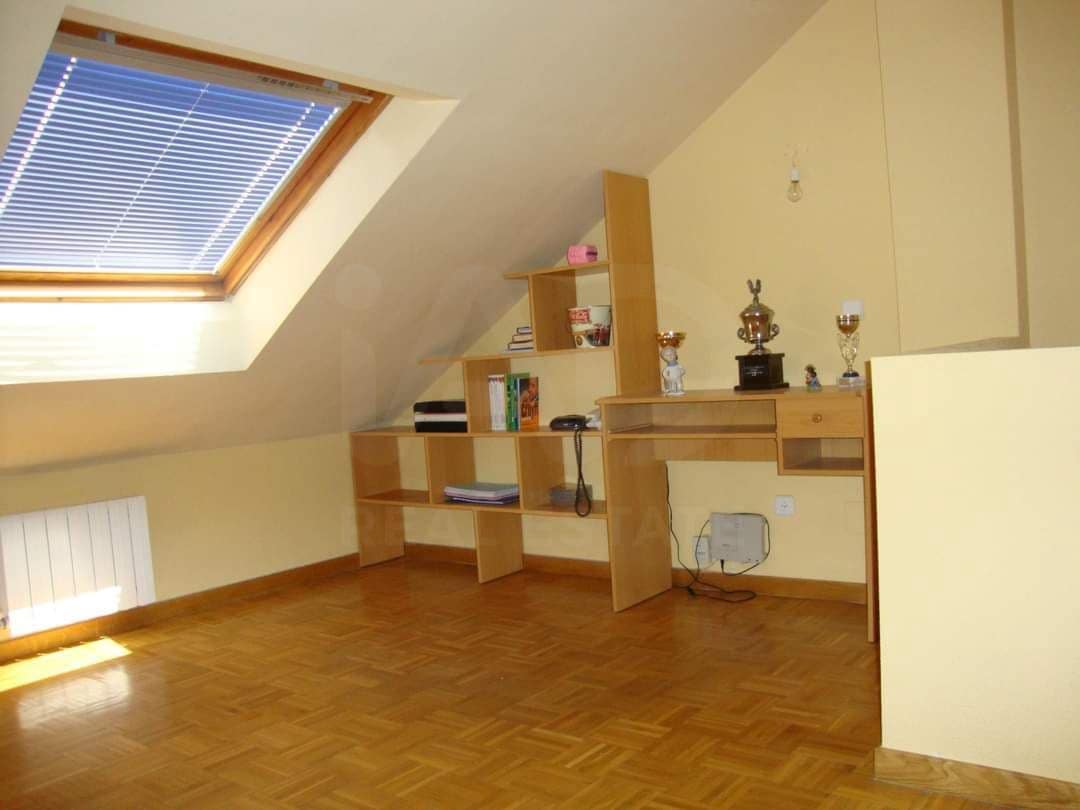 3 bedroom Villa for sale in Leon city with garage - € 244,000 (Ref: 9988738)