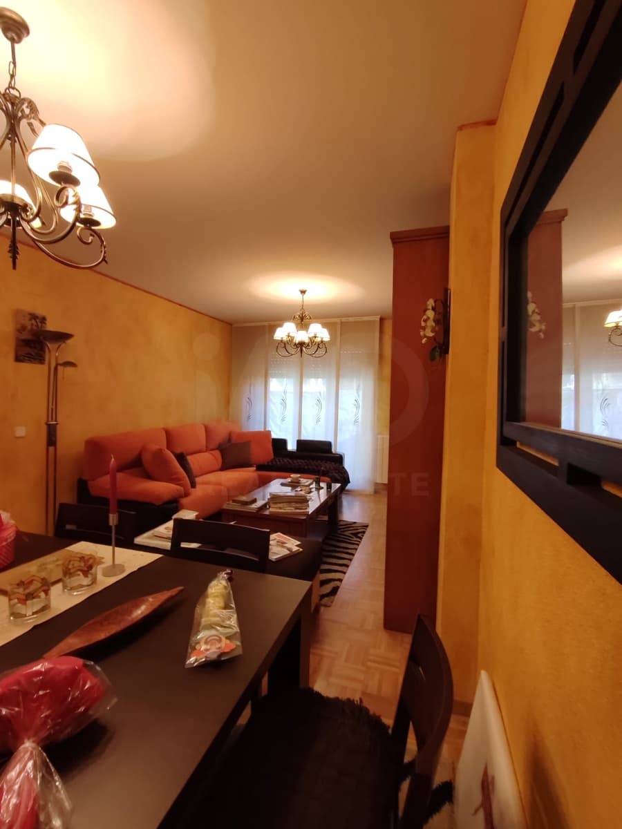 3 bedroom Villa for sale in Leon city with garage - € 244,000 (Ref: 9988738)