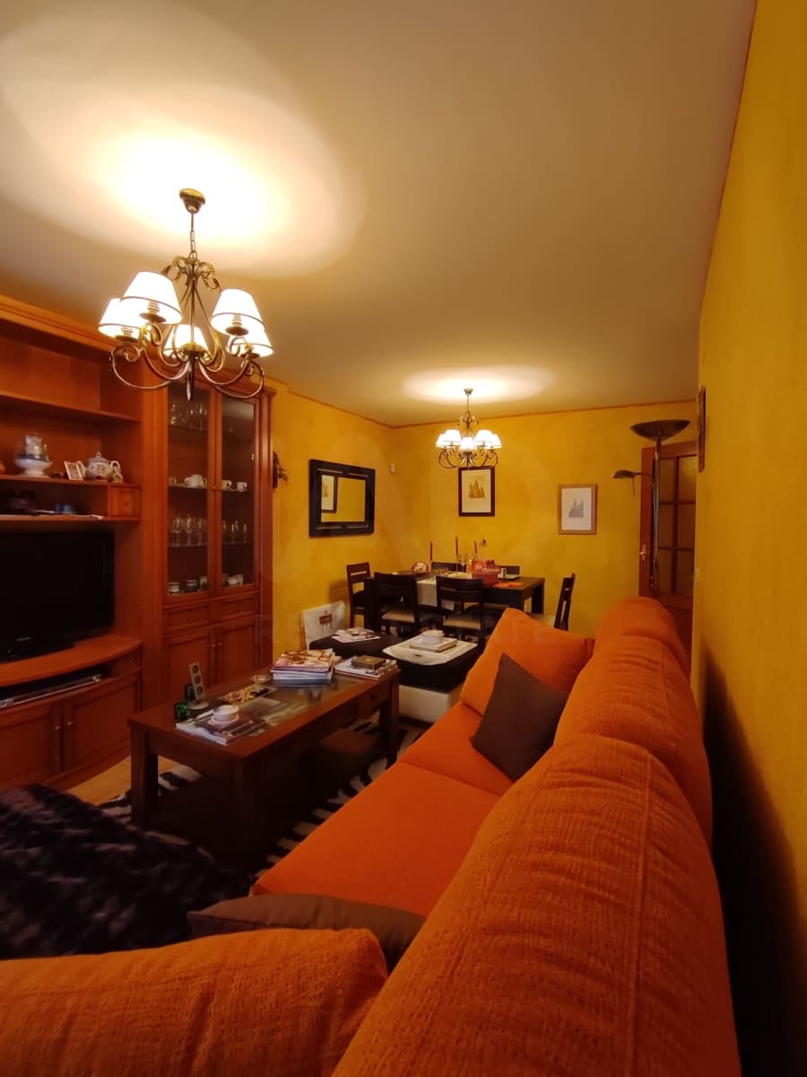 3 bedroom Villa for sale in Leon city with garage - € 244,000 (Ref: 9988738)