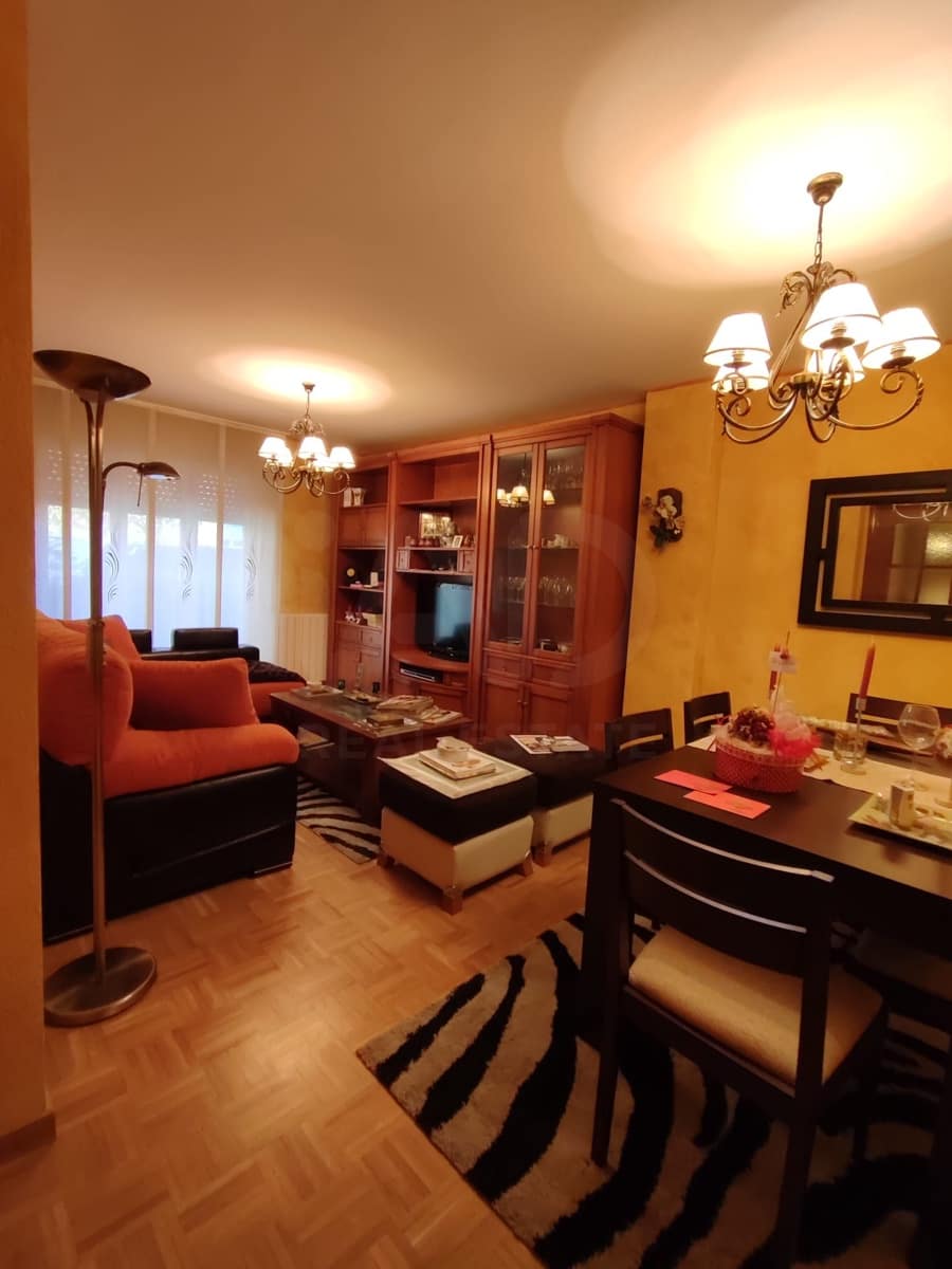 3 bedroom Villa for sale in Leon city with garage - € 244,000 (Ref: 9988738)