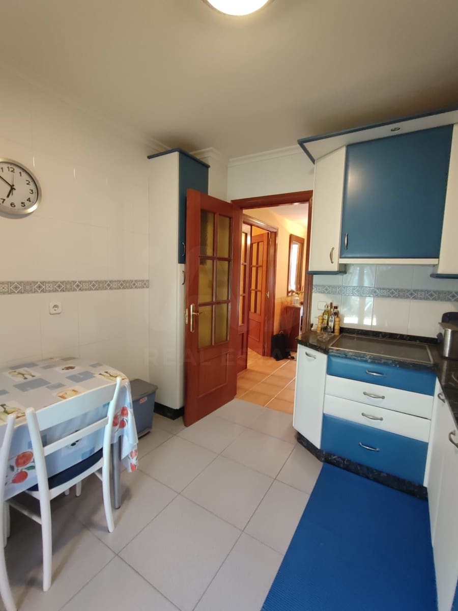 3 bedroom Villa for sale in Leon city with garage - € 244,000 (Ref: 9988738)