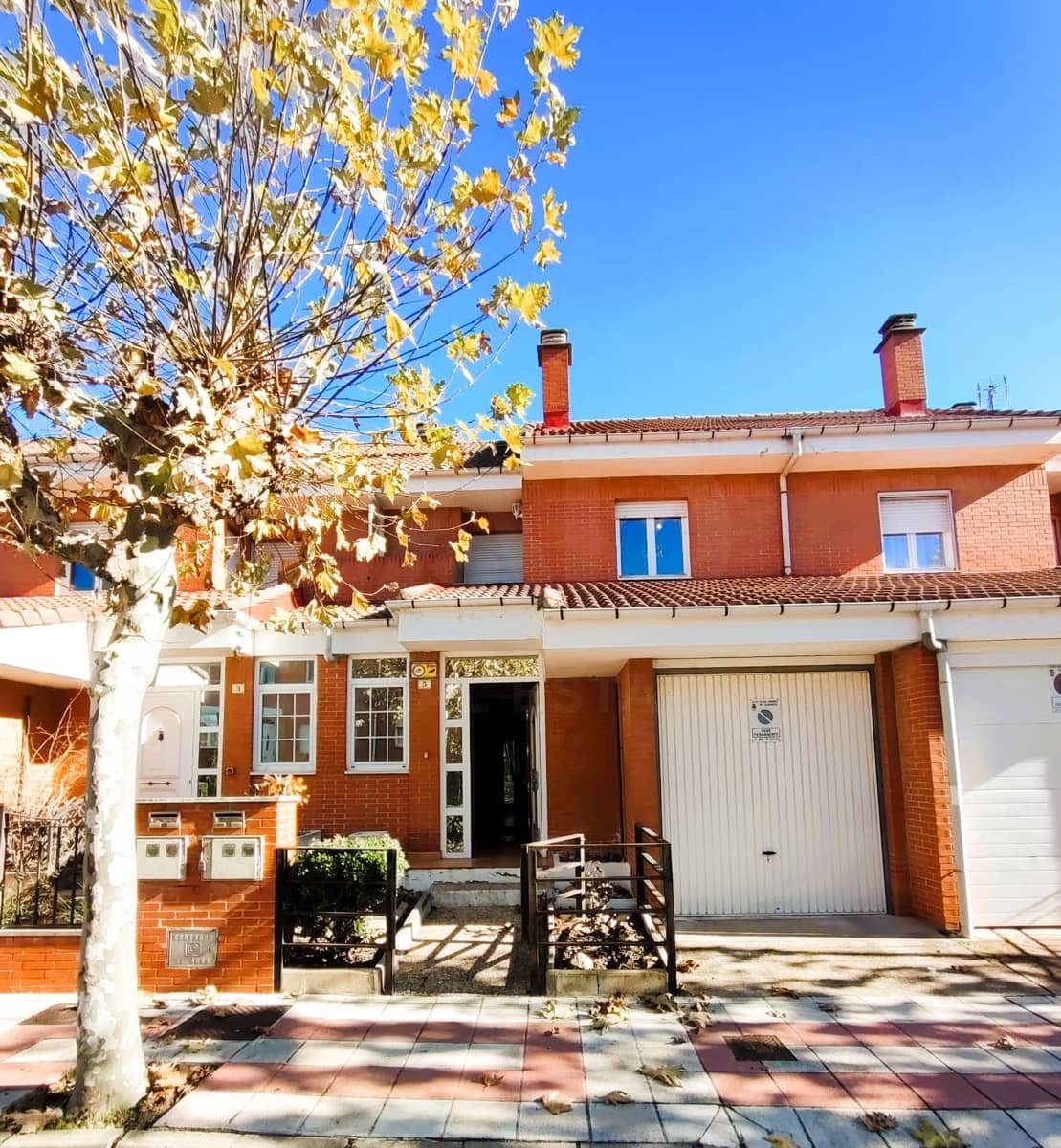 3 bedroom Villa for sale in Leon city with garage - € 244,000 (Ref: 9988738)