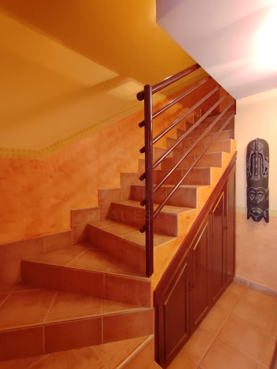 3 bedroom Villa for sale in Leon city with garage - € 244,000 (Ref: 9988738)