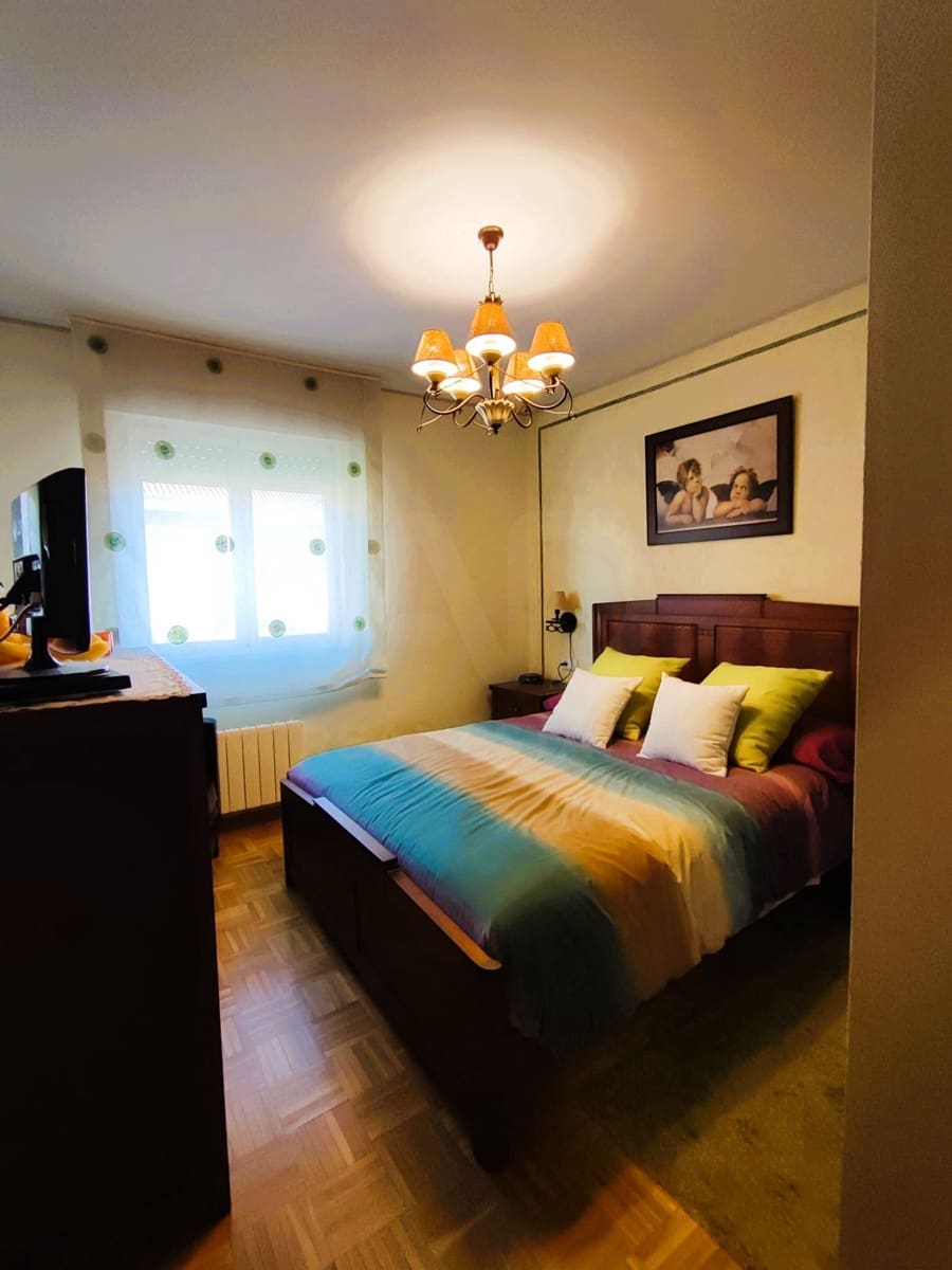 3 bedroom Villa for sale in Leon city with garage - € 244,000 (Ref: 9988738)