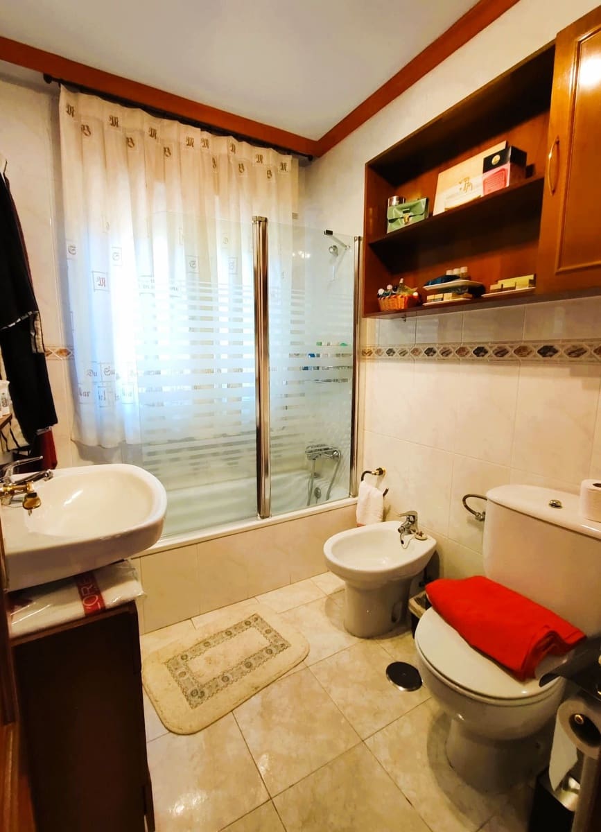 3 bedroom Villa for sale in Leon city with garage - € 244,000 (Ref: 9988738)