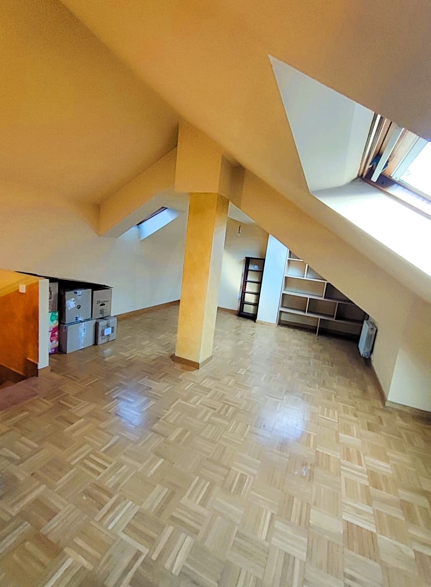 3 bedroom Villa for sale in Leon city with garage - € 244,000 (Ref: 9988738)