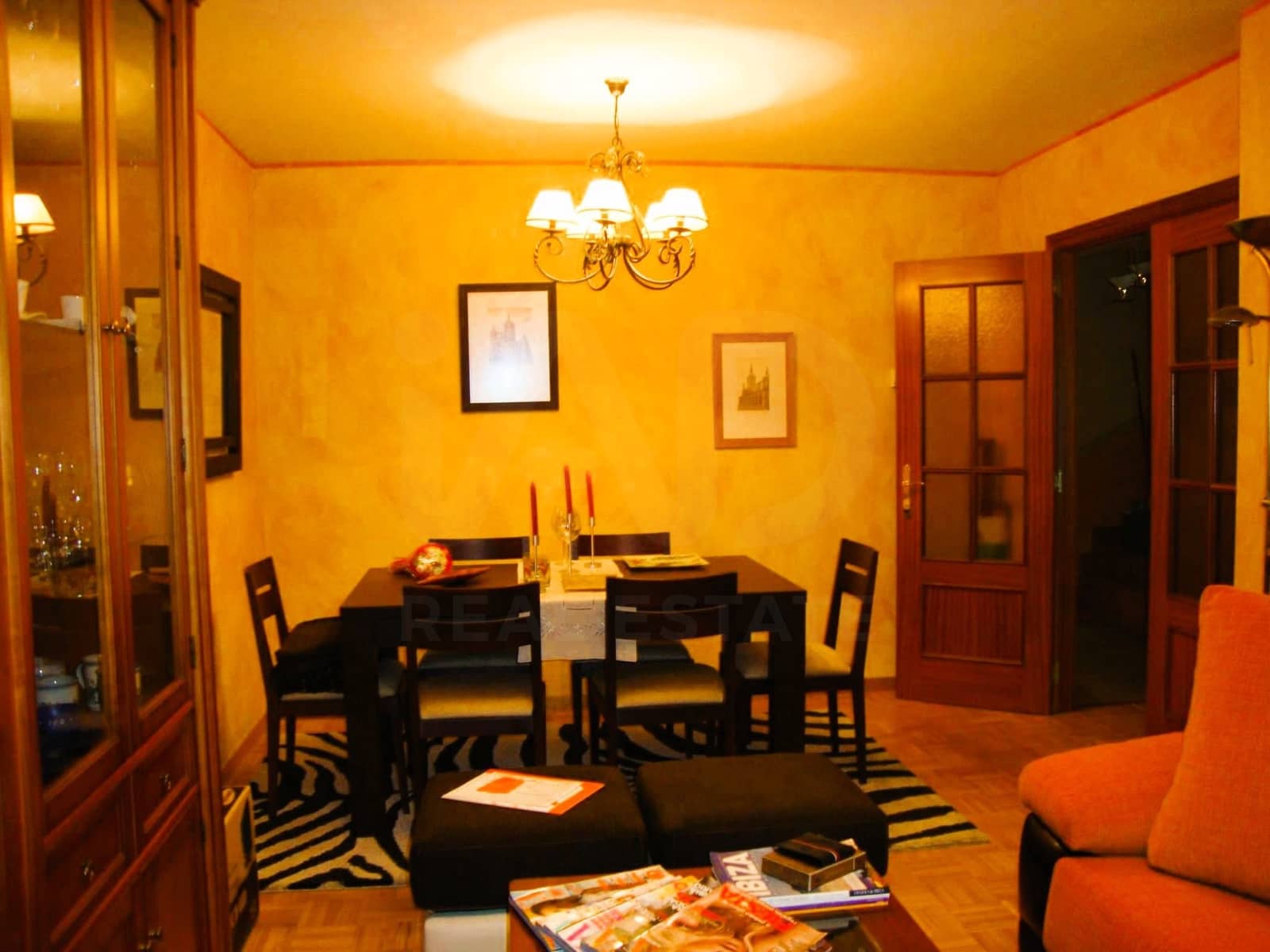 3 bedroom Villa for sale in Leon city with garage - € 244,000 (Ref: 9988738)
