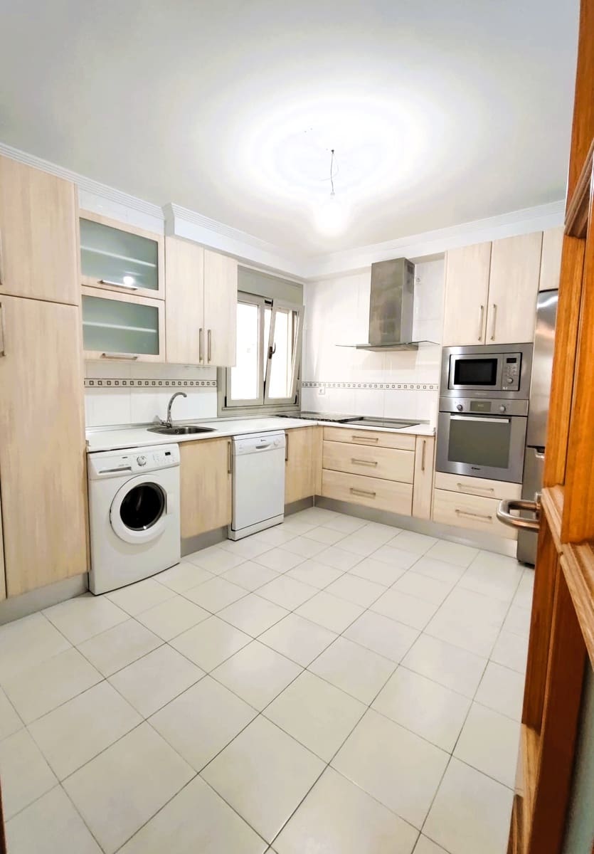 4 sovrum Lägenhet till salu i Leon stad - 194 900 € (Ref: 9988742)