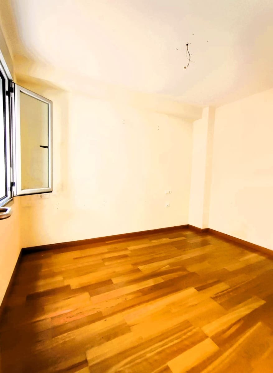 4 sovrum Lägenhet till salu i Leon stad - 194 900 € (Ref: 9988742)