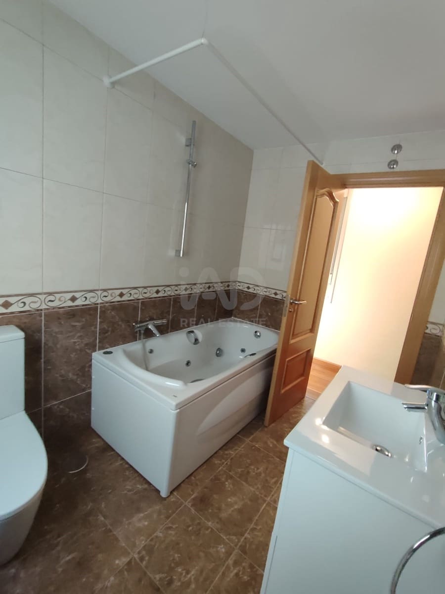 4 sovrum Lägenhet till salu i Leon stad - 194 900 € (Ref: 9988742)