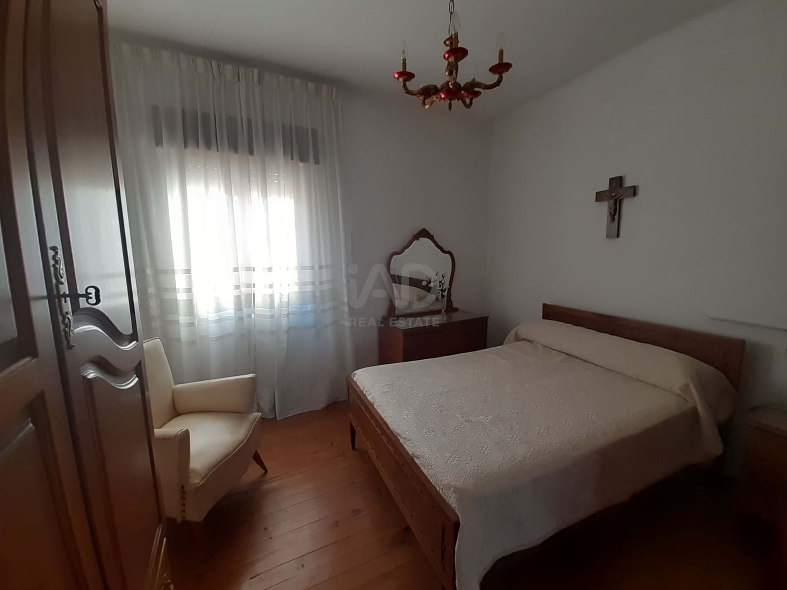 10 soverom Hus til salgs i Leon by med garasje - € 143 000 (Ref: 9988743)