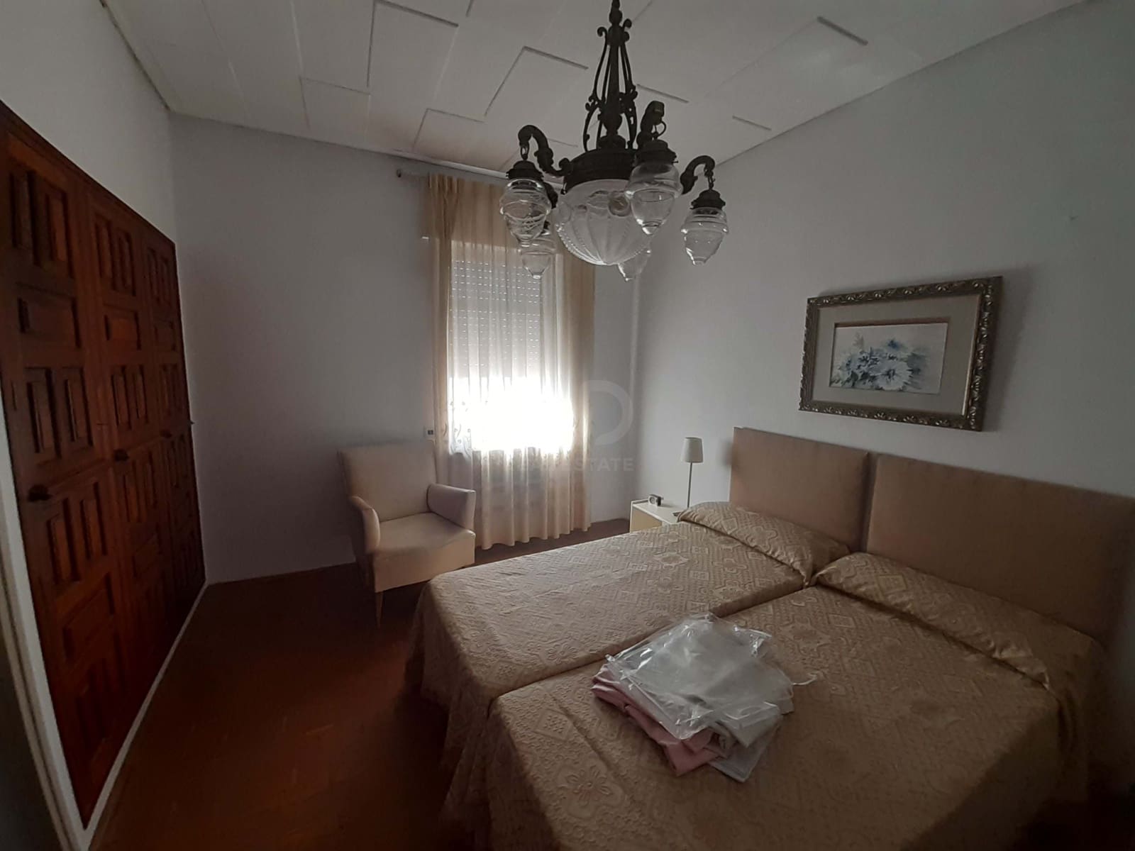 10 soverom Hus til salgs i Leon by med garasje - € 143 000 (Ref: 9988743)