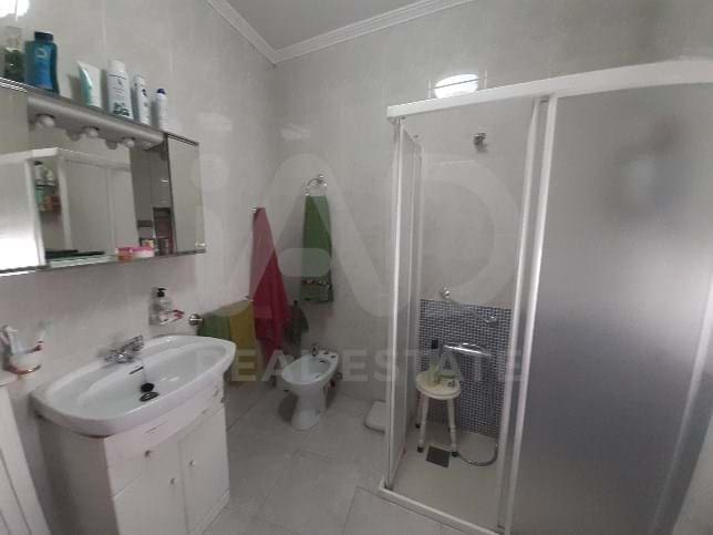10 soverom Hus til salgs i Leon by med garasje - € 143 000 (Ref: 9988743)