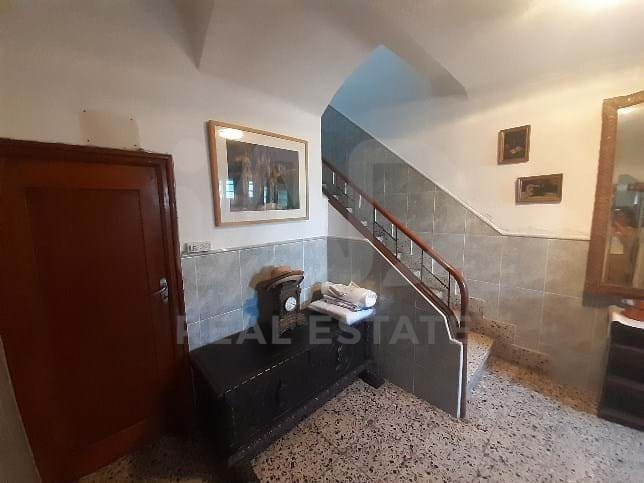 10 soverom Hus til salgs i Leon by med garasje - € 143 000 (Ref: 9988743)