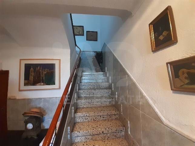 10 soverom Hus til salgs i Leon by med garasje - € 143 000 (Ref: 9988743)