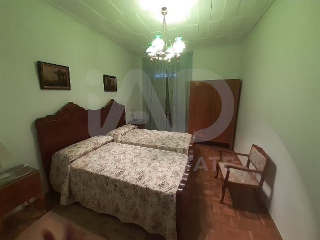 10 soverom Hus til salgs i Leon by med garasje - € 143 000 (Ref: 9988743)
