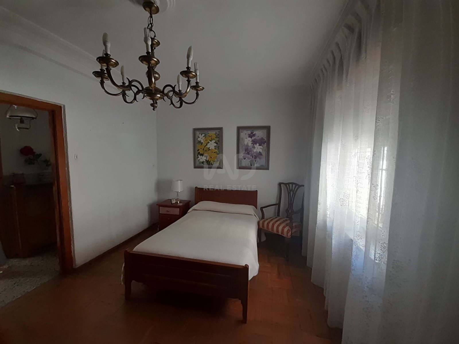 10 soverom Hus til salgs i Leon by med garasje - € 143 000 (Ref: 9988743)