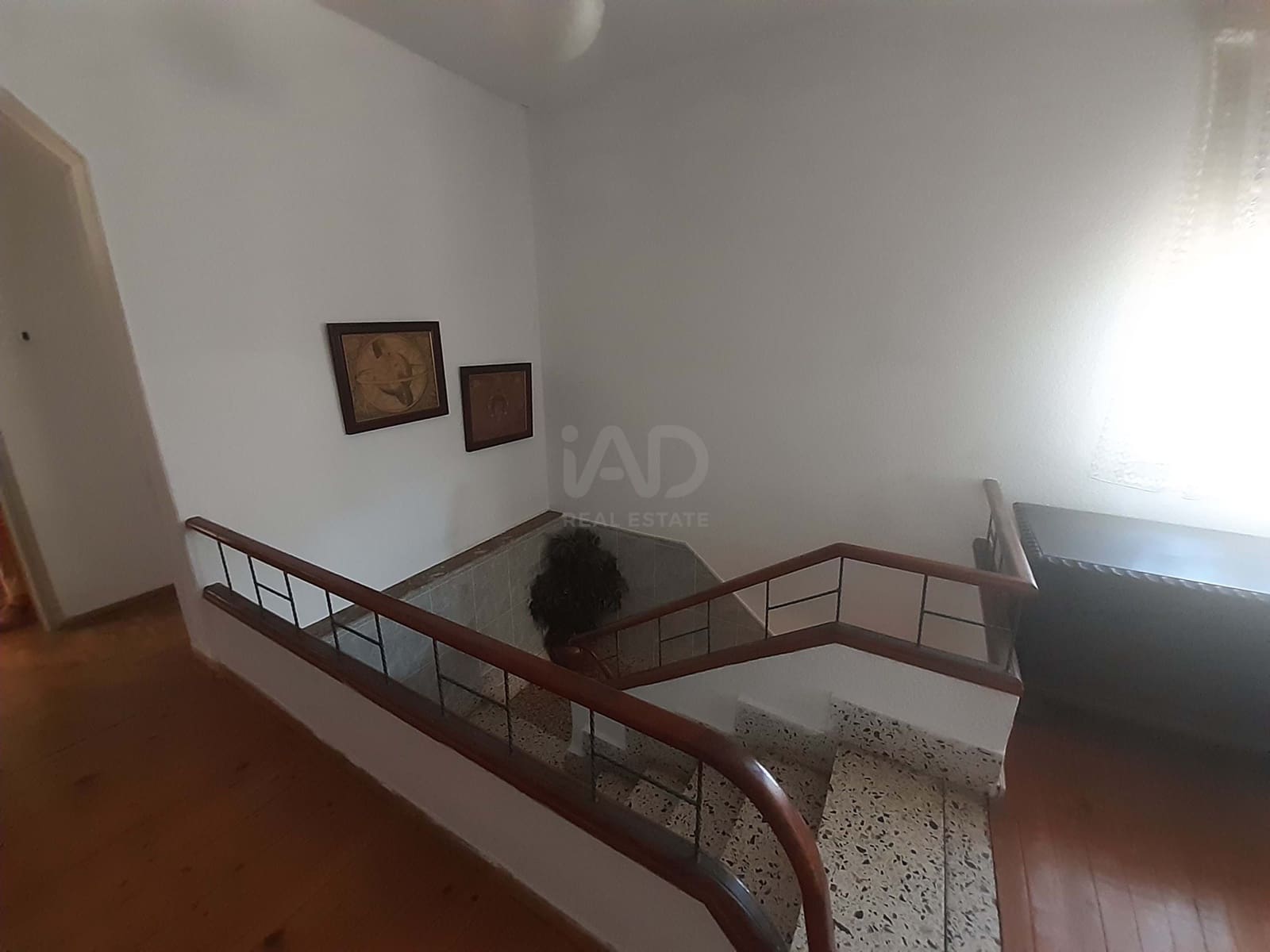 10 soverom Hus til salgs i Leon by med garasje - € 143 000 (Ref: 9988743)
