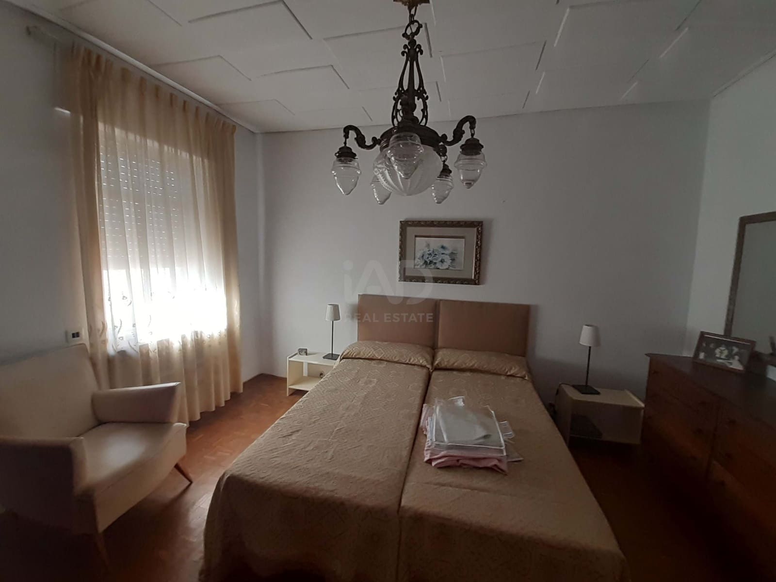 10 soverom Hus til salgs i Leon by med garasje - € 143 000 (Ref: 9988743)