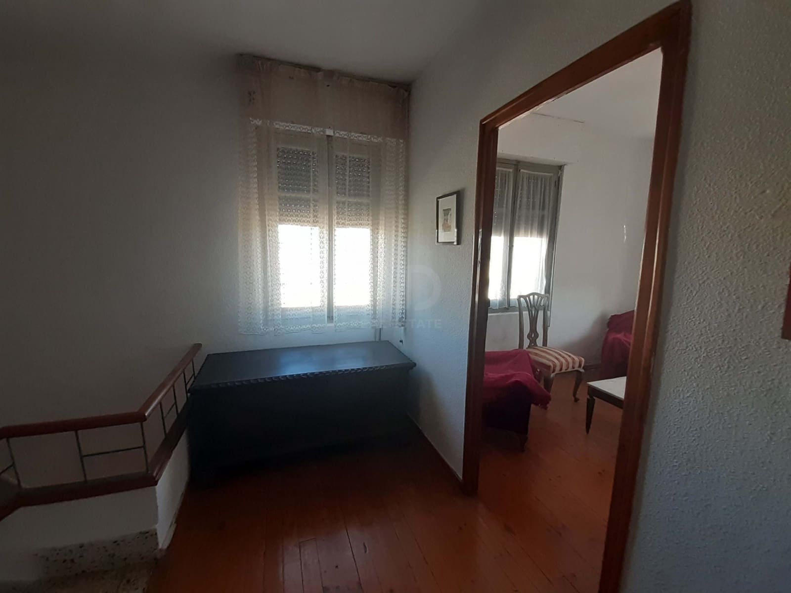 10 soverom Hus til salgs i Leon by med garasje - € 143 000 (Ref: 9988743)