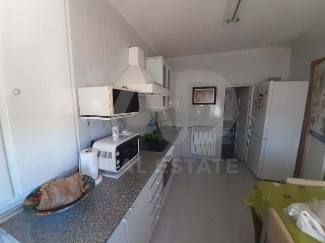 10 soverom Hus til salgs i Leon by med garasje - € 143 000 (Ref: 9988743)