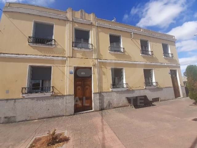 10 soverom Hus til salgs i Leon by med garasje - € 143 000 (Ref: 9988743)