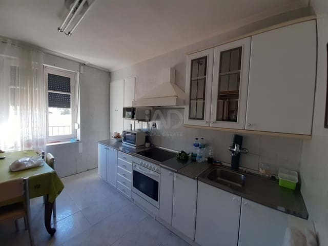 10 soverom Hus til salgs i Leon by med garasje - € 143 000 (Ref: 9988743)