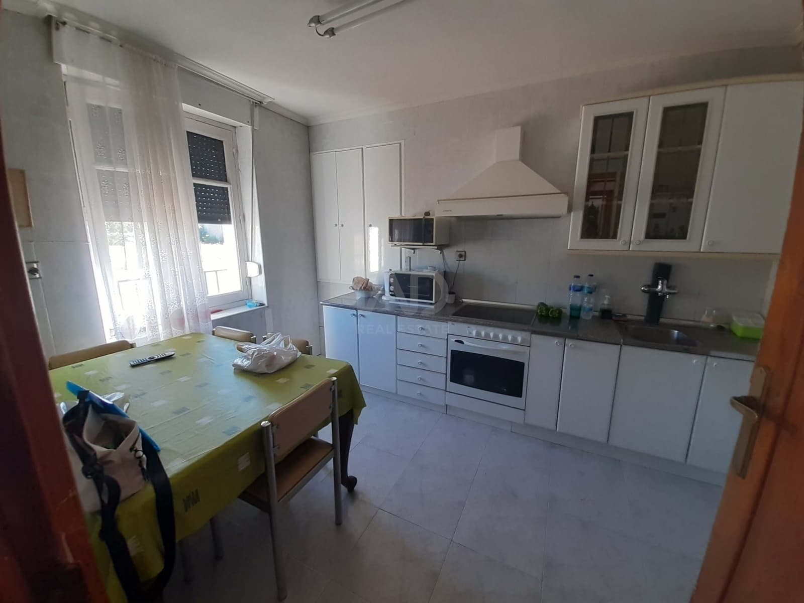 10 soverom Hus til salgs i Leon by med garasje - € 143 000 (Ref: 9988743)