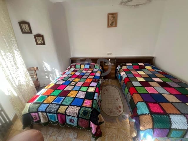 2 bedroom Townhouse for sale in Salamanca city - € 52,000 (Ref: 9988758)