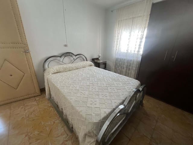 2 bedroom Townhouse for sale in Salamanca city - € 52,000 (Ref: 9988758)