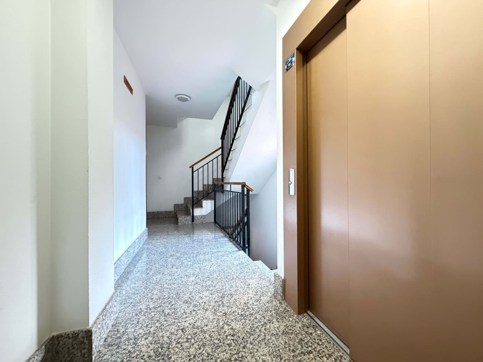 3 chambre Appartement à vendre à Abaran - 110 000 € (Ref: 9988764)