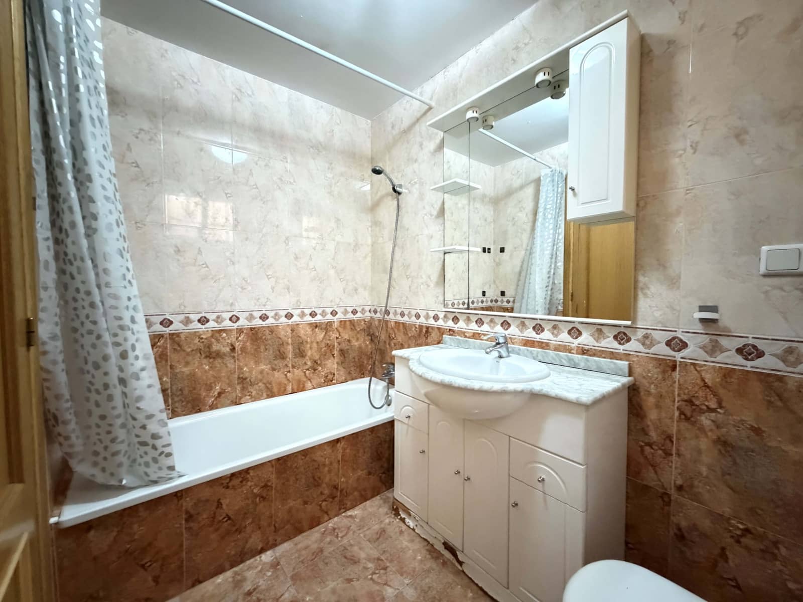 3 chambre Appartement à vendre à Abaran - 110 000 € (Ref: 9988764)